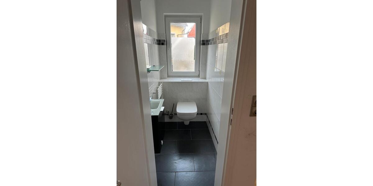 Bis Nov 26 - Einfamilienhaus in Frankfurt-Harheim, Garten, Garage 6 zimmer