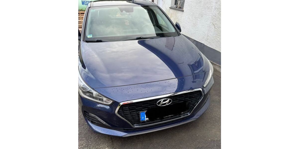Hyundai i30 105.200 km 10.999 &euro; ÜDERSDORF 54552
