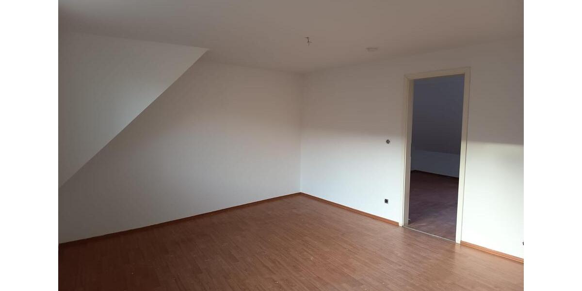 Dachgeschoßwohnung Oebisfelde-Weferlingen Weferlingen - 2 Zimmer, 64 m&sup2;, 400&euro; | Angebot:25181608