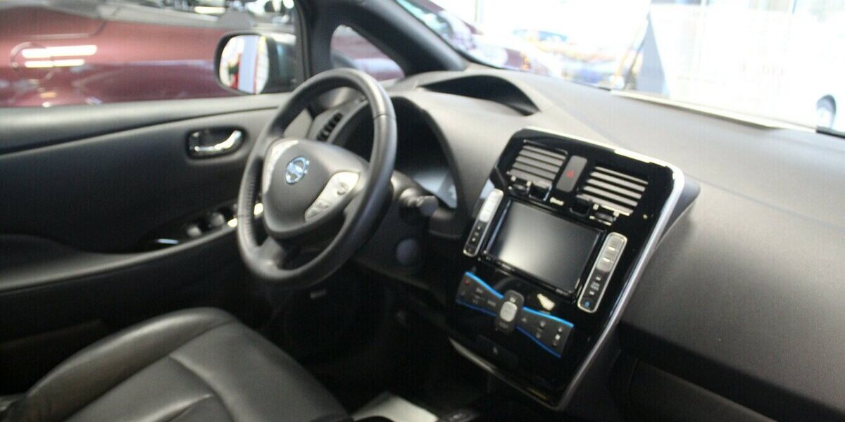 Nissan Leaf 30 kWh Tekna 360° 1.Hand 9.986 km 9.980 &euro; Euskirchen 53881