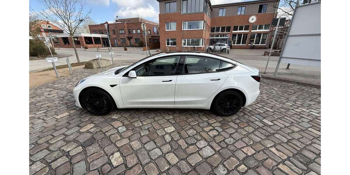 Tesla Model 3 94.509 km 23.000 &euro; Bremen 28209