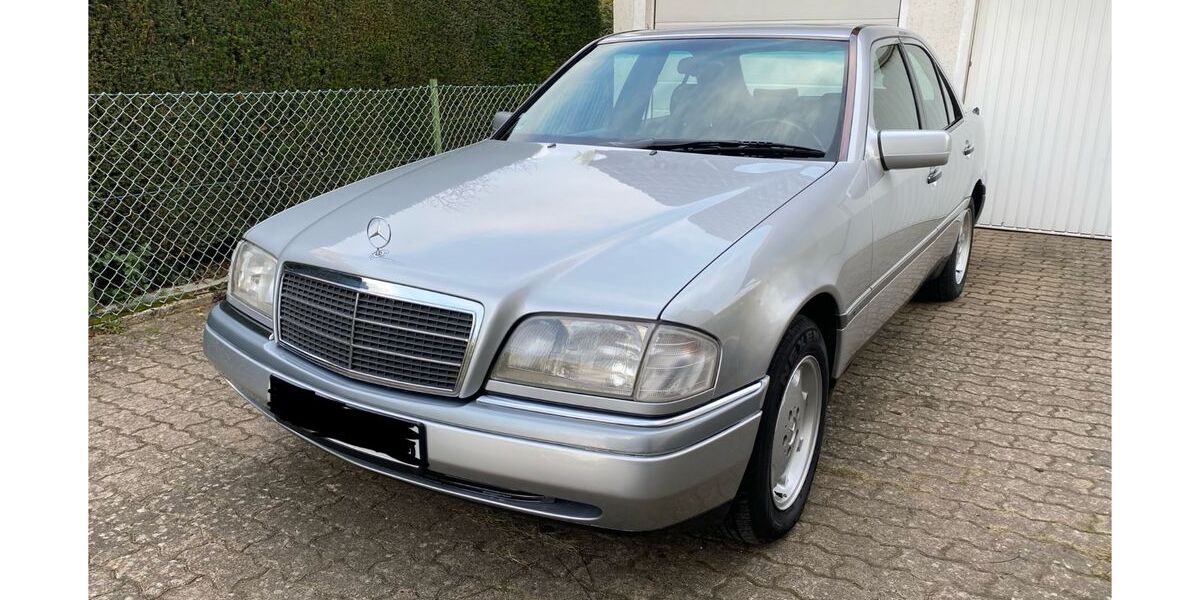 Mercedes-Benz C 180 127.628 km 4.690 &euro; Springe 31832