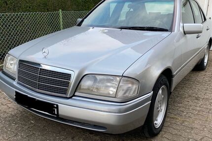 Mercedes-Benz C 180 127.628 km 4.850 &euro; Springe 31832
