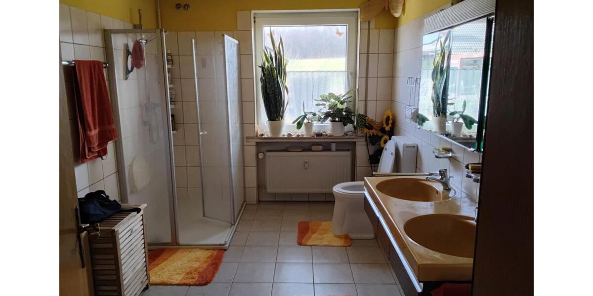 Hochparterre Felsberg - 4 Zimmer, 160 m&sup2;, 1.200&euro; | Angebot:25395523