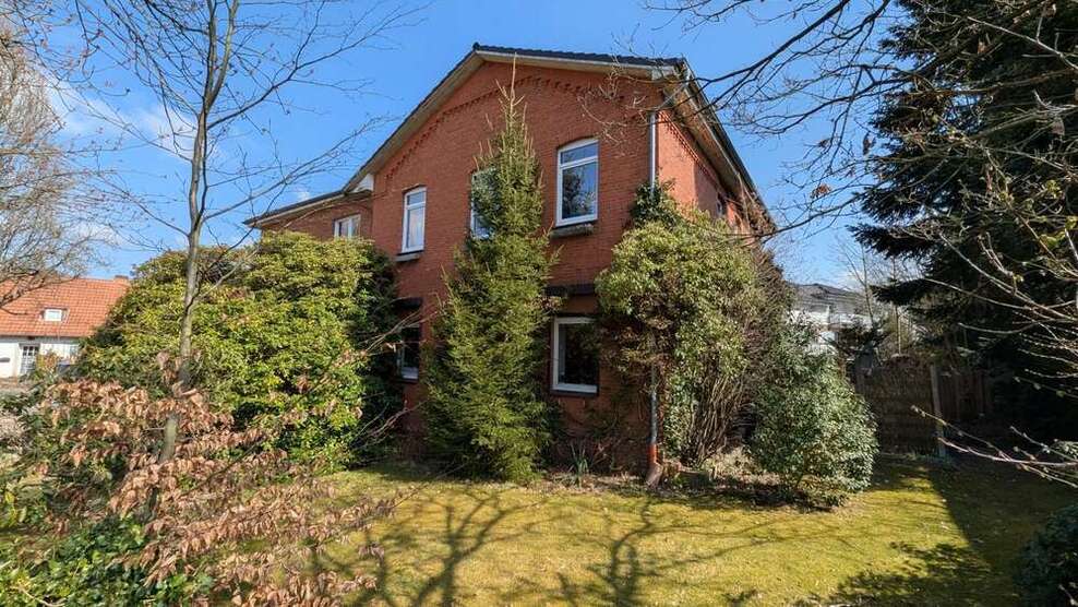 Haus zum Kaufen in Schwarzenbek 449.000 € 357 m²