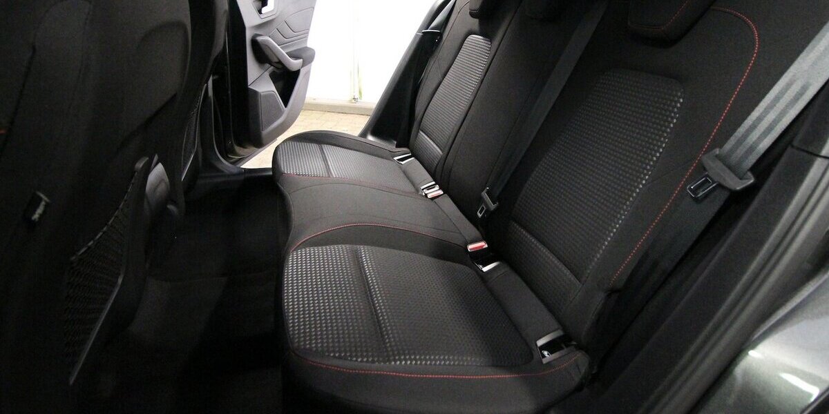 Ford Focus Turnier Mild-Hybrid ST-Line LED+NAVI+ACC 11.904 km 22.500 &euro; Hagenow 19230