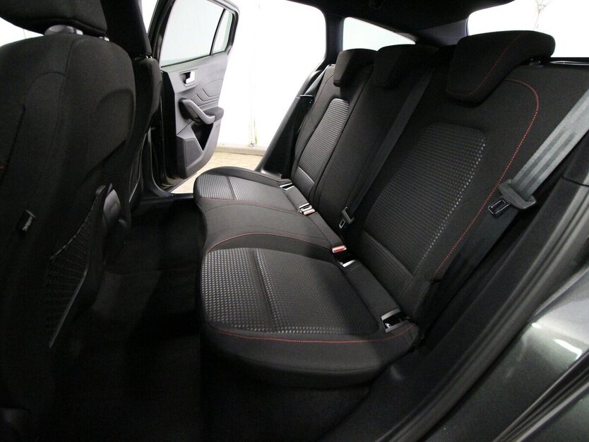 Ford Focus Turnier Mild-Hybrid ST-Line LED+NAVI+ACC 11.904 km 22.500 € Hagenow 19230