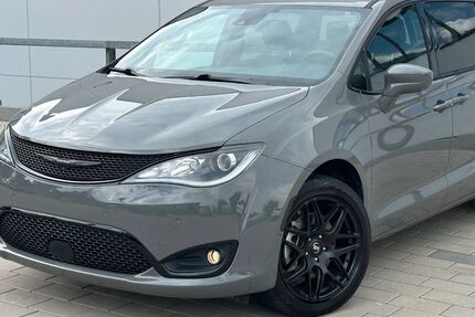 Chrysler Pacifica 100.400 km 25.500 &euro; Bietigheim-Bissingen 74321
