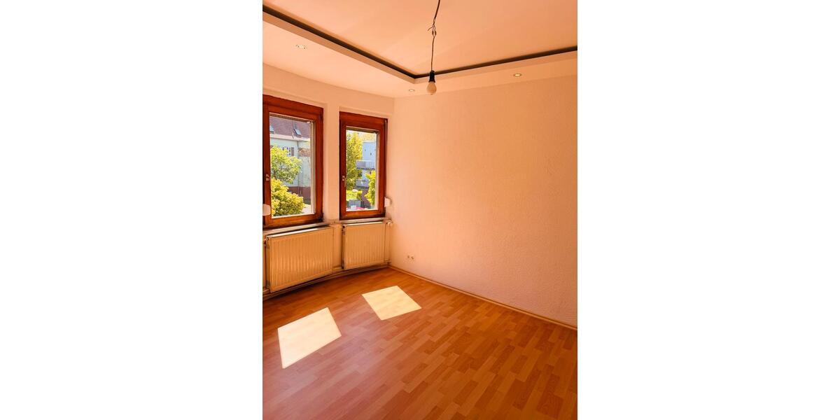 Dachgeschoßwohnung Schiffweiler - 3 Zimmer, 80 m&sup2;, 650&euro; | Angebot:26328117