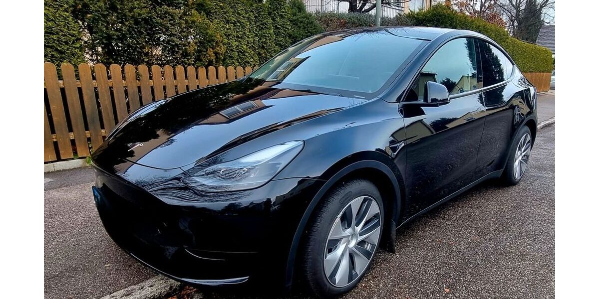Tesla Model Y 53.500 km 32.500 € München 81649