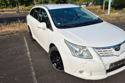Toyota Avensis 213.600 km 4.100 € Niederau 01689