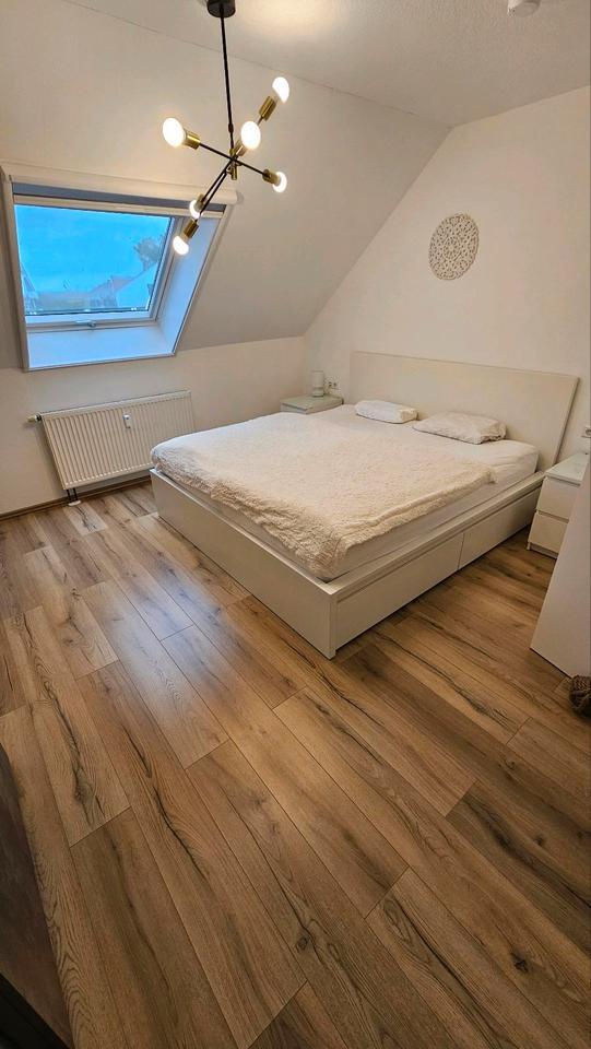 Neuenstadt: Moderne 2,5-Zi.-Wohnung m. Balkon, Top-Lage, Stellpl. zimmer