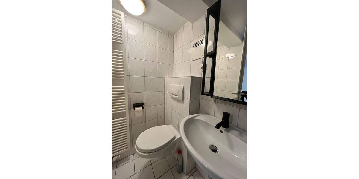 Etagenwohnung Wiesbaden Mitte - 2 Zimmer, 100 m&sup2;, 1.200&euro; | Angebot:25778336