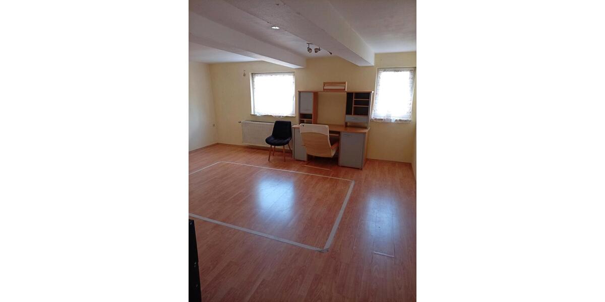 Einfamilienhaus Ahorn - 14 Zimmer, 300 m&sup2;, 1.100&euro; | Angebot:25728519