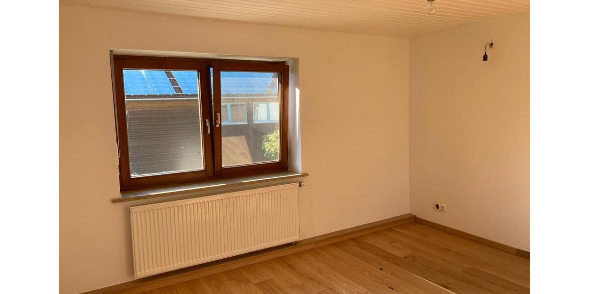 Etagenwohnung Pfarrkirchen - 7 Zimmer, 180 m&sup2;, 1.500&euro; | Angebot:26368933