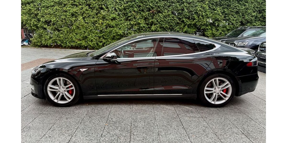 Tesla Model S 230.000 km 15.980 € München 81827