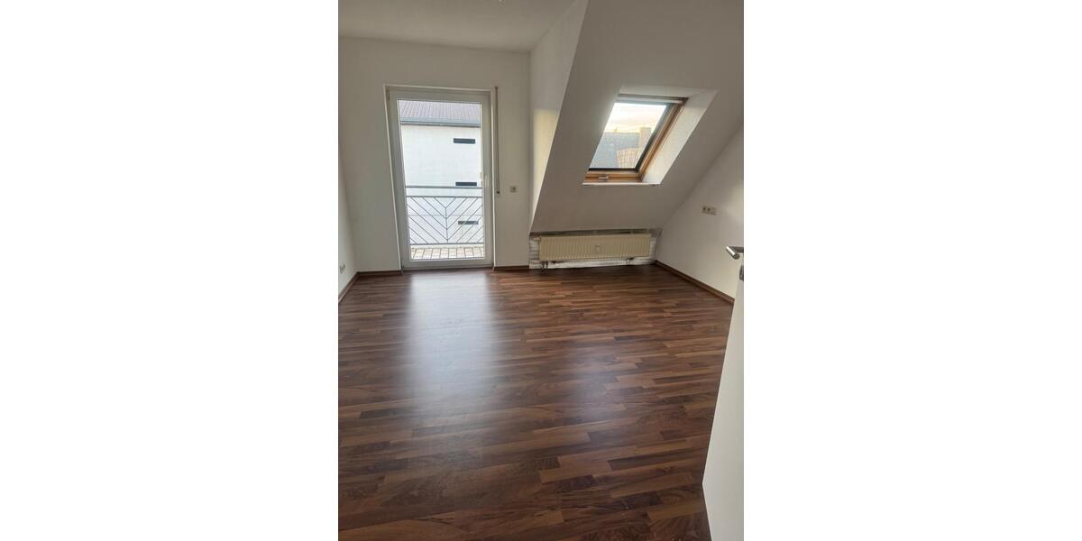 Dachgeschoßwohnung Günzburg - 4 Zimmer, 82 m&sup2;, 770&euro; | Angebot:26708616