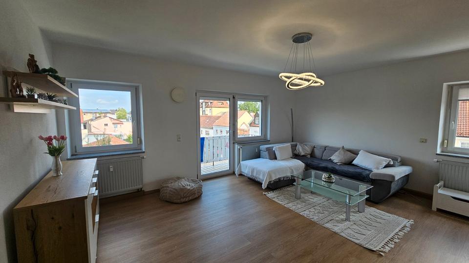 Dachgeschoßwohnung Plattling - 3 Zimmer, 85 m&sup2;, 1.090&euro; | Angebot:26462935