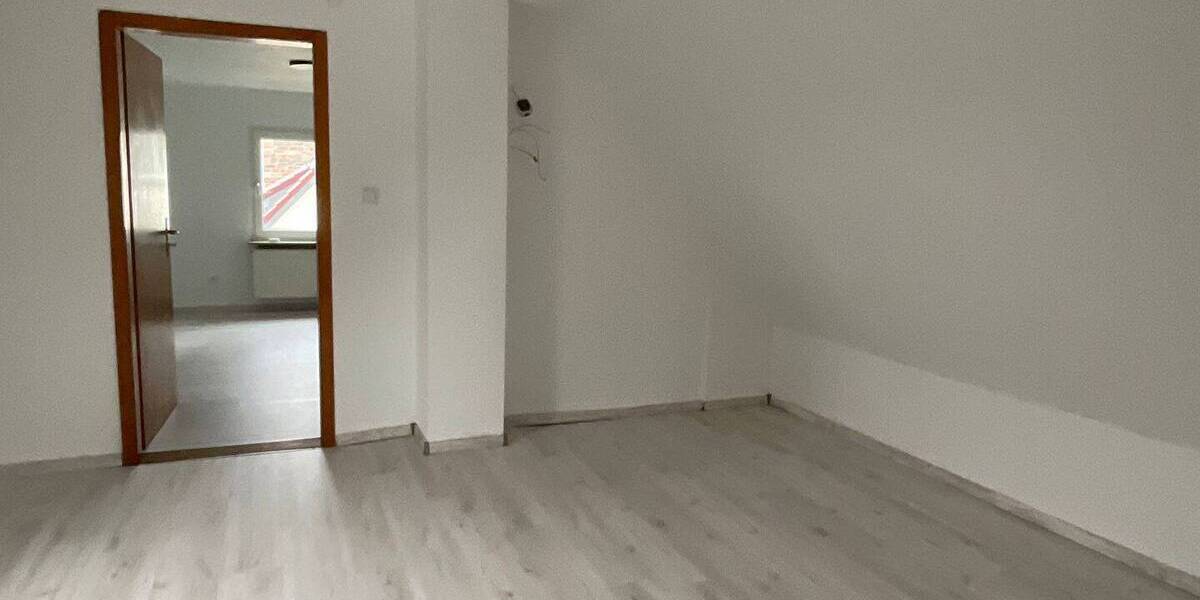 Einfamilienhaus Petersberg - 6 Zimmer, 180 m&sup2;, 1.600&euro; | Angebot:26106614