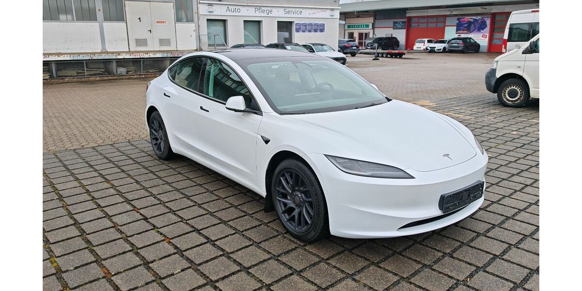 Tesla Model 3 19.361 km 42.470 &euro; Braunschweig 38112