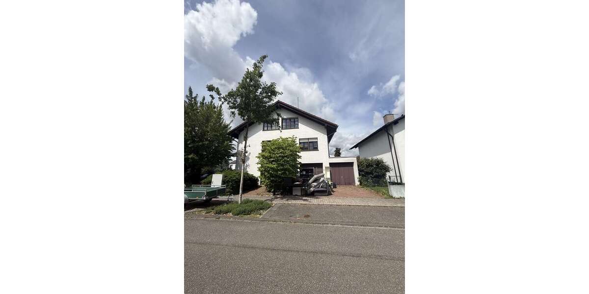 Etagenwohnung Bruchsal-Untergrombach Untergrombach - 4 Zimmer, 95 m&sup2;, 1.050&euro; | Angebot:26704503