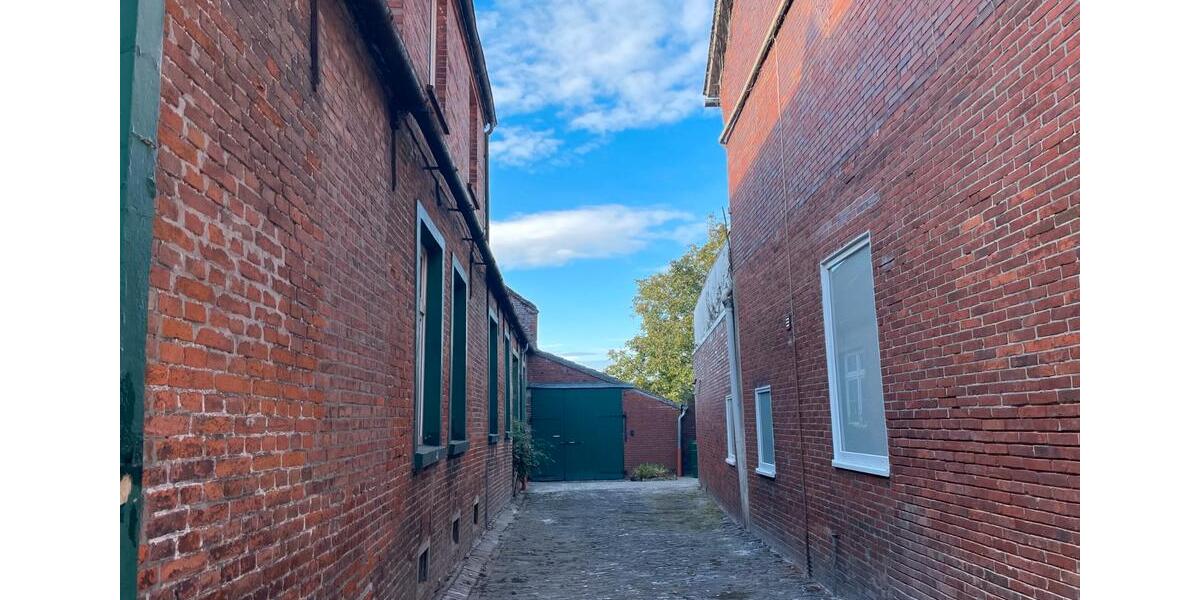 Mehrfamilienhaus, Wohnhaus Hage - 10 Zimmer, 300 m&sup2;, 350&euro; | Angebot:26197226