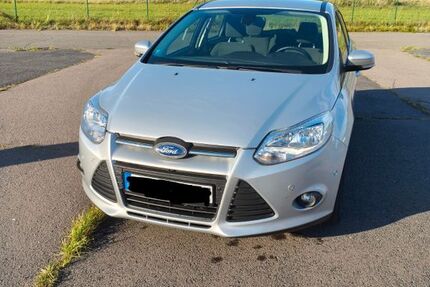 Ford Focus 74.510 km 5.950 &euro; Am Ohmberg 37345