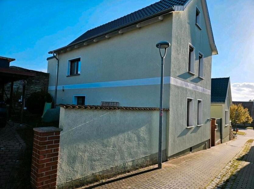 modernisiertes Einfamilienhaus mit Nebengelass