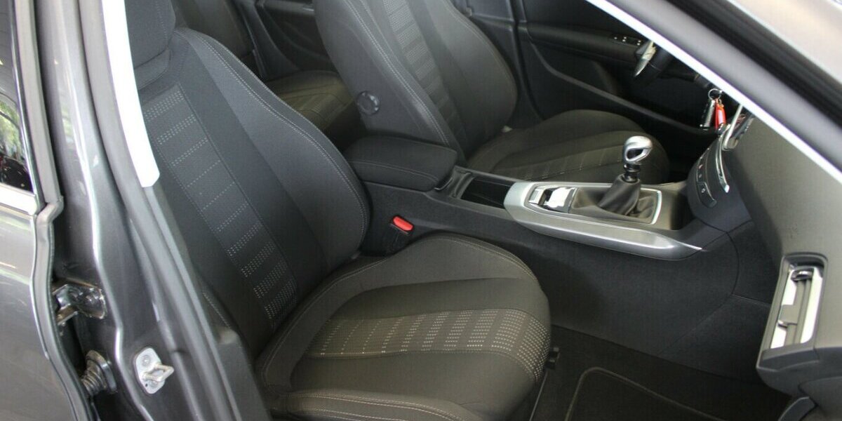Peugeot 308 SW BlueHDi 120 Allure - AHK - 70.644 km 9.980 &euro; Euskirchen 53881