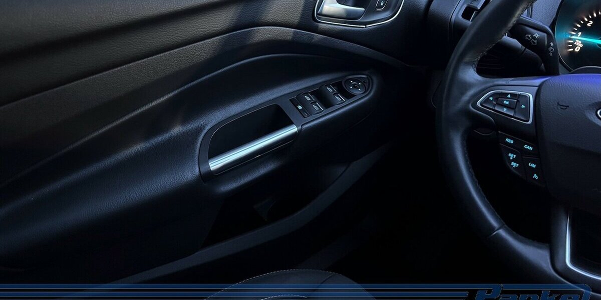 Ford Kuga Automatik*Navi*Carplay*SHZ*Tempo* 63.647 km 14.990 &euro; Berlin 13187