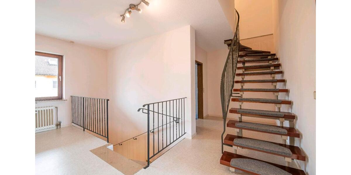 Doppelhaushälfte Röttingen - 7 Zimmer, 230 m&sup2;, 448.000&euro; | Angebot:26765969