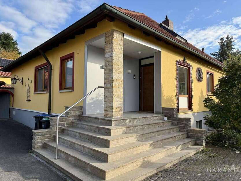 Haus zum Mieten in Iphofen 2.150 € 160 m² 6 zimmer