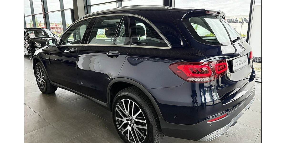 Mercedes-Benz GLC 300 d 4Matic LED Panorama TV AHK Assist. 113.000 km 30.499 &euro; Stade 21682