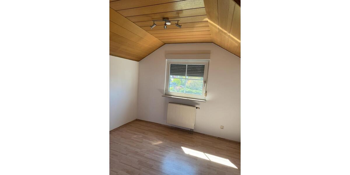Dachgeschoßwohnung Schaafheim - 4 Zimmer, 104 m&sup2;, 1.000&euro; | Angebot:26613020