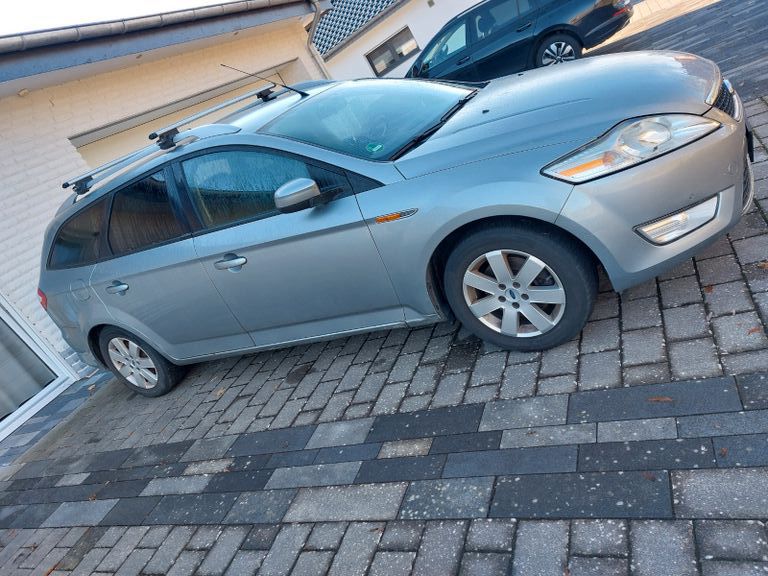Ford Mondeo 220.000 km 3.199 € Büren 33142