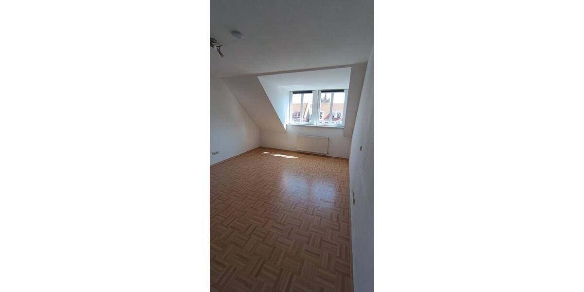 Dachgeschoßwohnung Aschersleben - 2 Zimmer, 73 m&sup2;, 402&euro; | Angebot:26253041