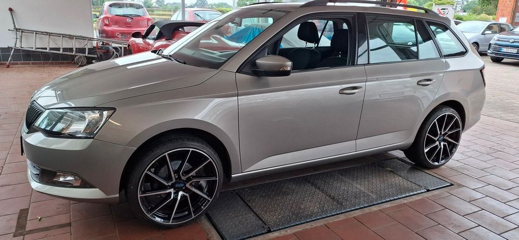 Skoda Fabia 124.700 km 8.500 &euro; Sterley 23883