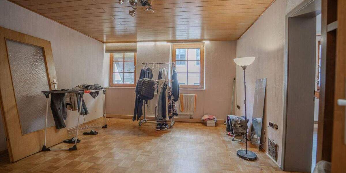 Altstadthaus mit bis zu 3 Wohneinheiten und Ladenfläche - jetzt bei realunis 9 zimmer