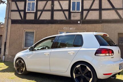 VW Golf 218.000 km 5.999 &euro; Windischleuba 04603