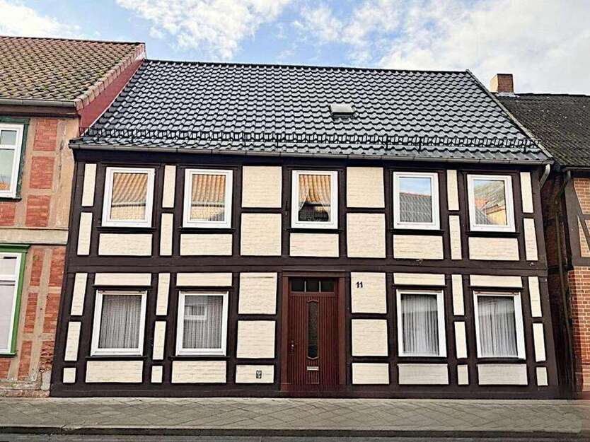 Haus zum Kaufen in Wustrow 109.000 € 180 m²