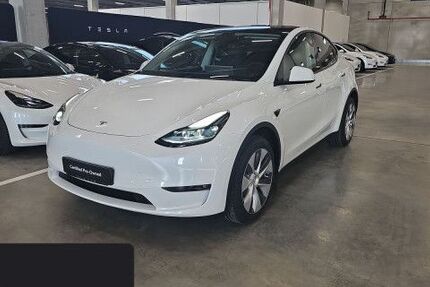 Tesla Model Y 28.484 km 37.800 &euro; Hanau 63457