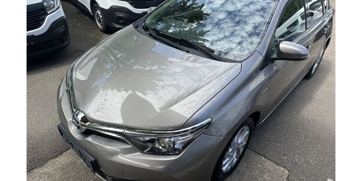 Toyota Auris 193.046 km 9.990 &euro; Berlin 12249