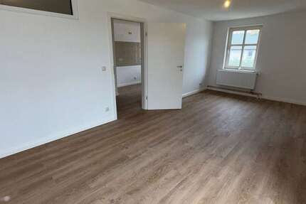 Wohnung Neuruppin - 2 Zimmer, 77 m&sup2;, 750&euro; | Angebot:27055581