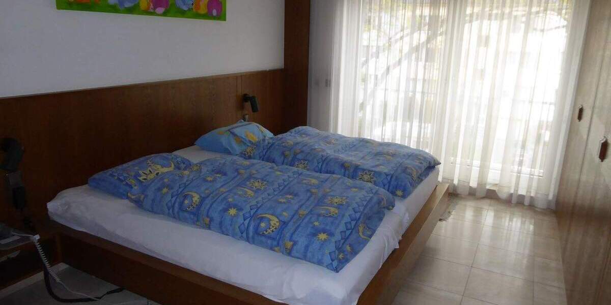 Großzügig Wohnung in bester Lage, komplett möbliert mit Tiefgarage und Aufzug! 3 zimmer