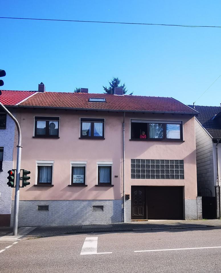 Einfamilienhaus, Reihenhaus mit großem Garten