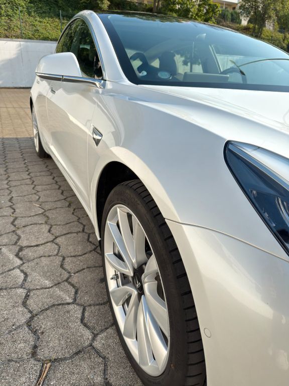 Tesla Model 3 107.000 km 22.999 € Stuttgart 70469