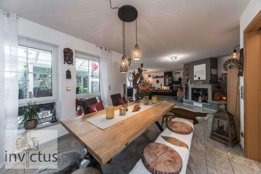 Wohnen mit Stil: Großzügiges Haus mit 6 Zimmern, Wintergarten, Doppelgarage, Kamin & Einliegerwhg! 6.5 zimmer