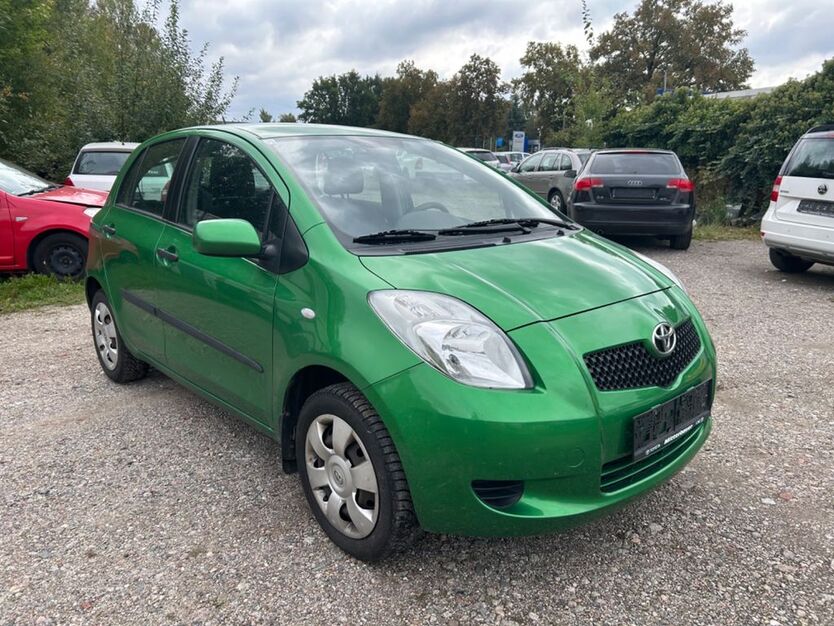 Toyota Yaris 162.000 km 2.990 € Chemnitz 09114