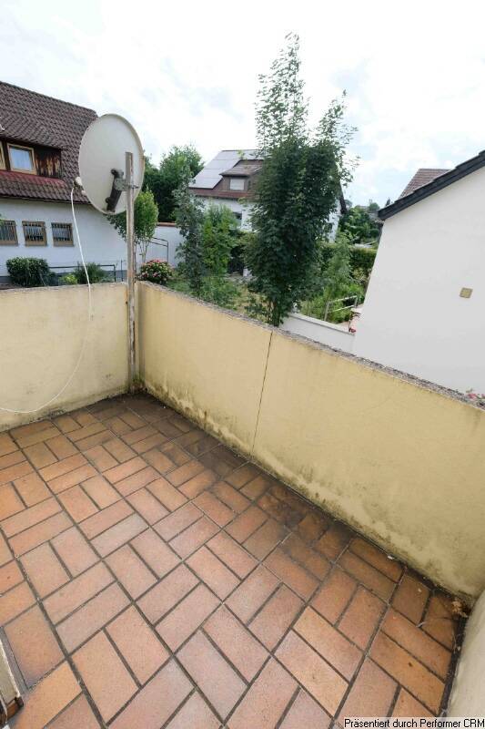 Zweifamilienhaus mit Ausbaupotenzial, Gartenidylle und Baumbestand