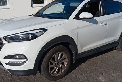 Hyundai TUCSON 91.000 km 13.590 € Dettingen 72581